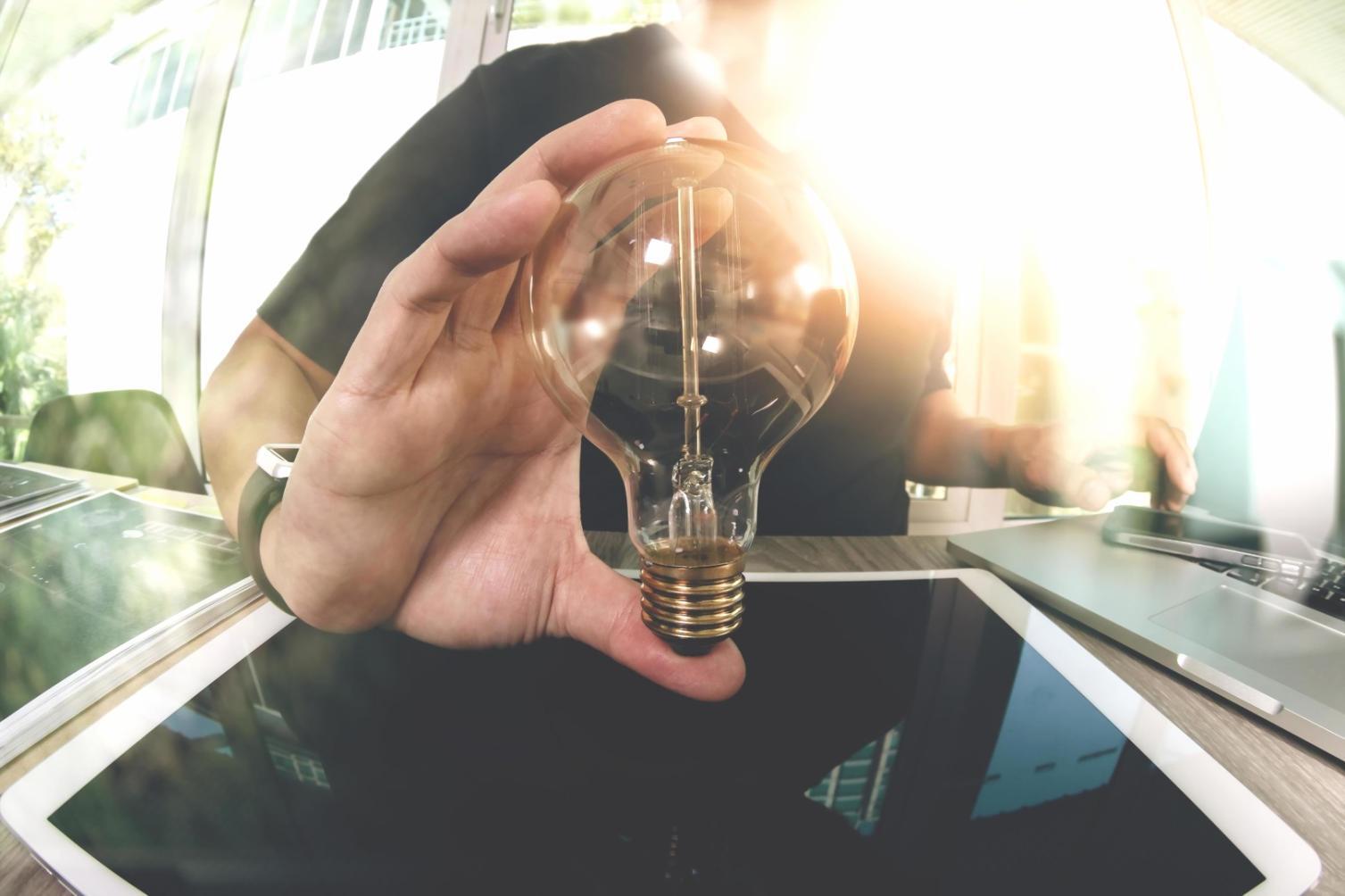 Professionista che ottimizza un e-commerce