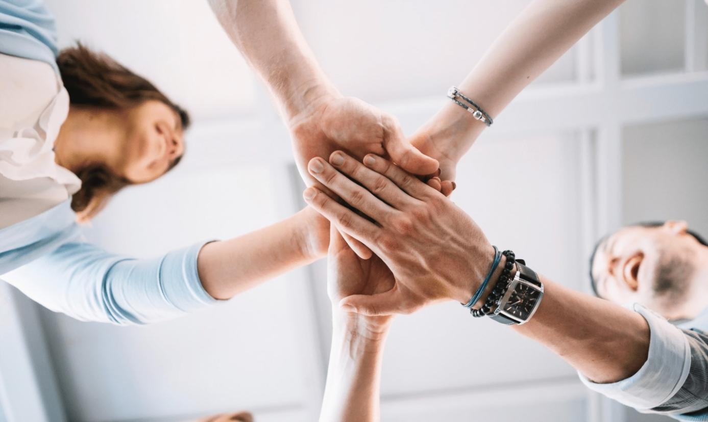 Team di supporto Selqorinavel al lavoro